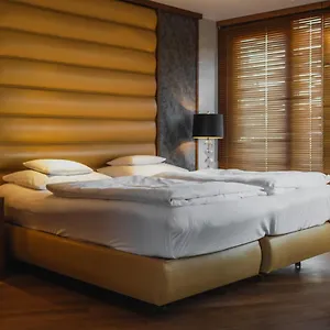 **** Hotel Yours Truly Germania